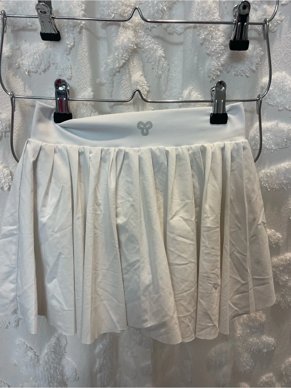 Aritzia TNA White tennis skirt with built in shorts